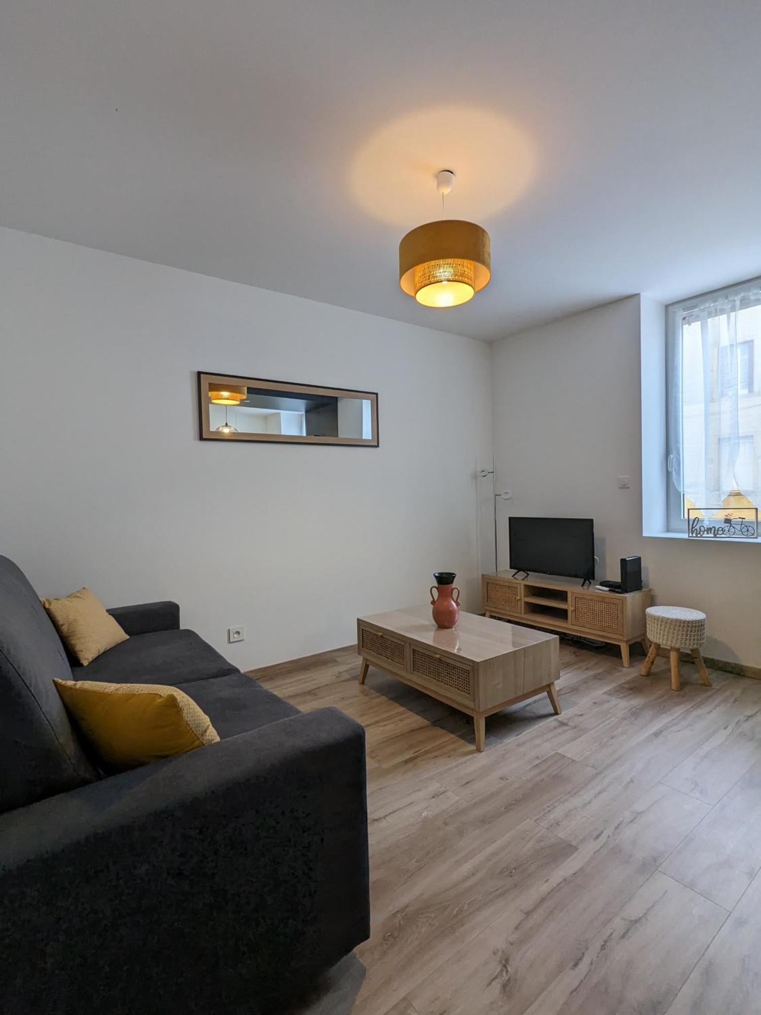 Douceur Roannaise Apartment Roanne Bagian luar foto